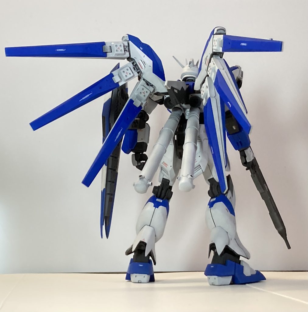 背面。塗装は全て水性ホビーカラーのエアブラシ塗装です。バックパック中央にあるスタビライザー?は延長改造したらもっとカッコ良くなったかなぁと今更思いました。ポリキャップ接続だからいつか延長品を作ろう。