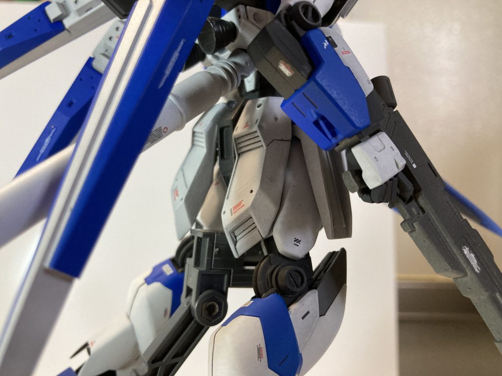 あ、あと背面側スカートは左右分割して可動式にしました。