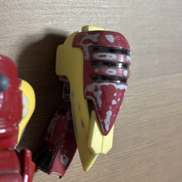 旧キット  でも 無い でも 古いキット  。。。 当時発売日にゲットHG 1/144 ゾロアット筆塗りして放置してやっと制作しようかなぁと表面処理と筋彫り中デザインが良すぎて最高です( ^ω^ )肝心なVフレームが縮んで関節スカスカなんですけどね。。。😅😅😅😅（3枚目）