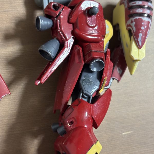 旧キット  でも 無い でも 古いキット  。。。 当時発売日にゲットHG 1/144 ゾロアット筆塗りして放置してやっと制作しようかなぁと表面処理と筋彫り中デザインが良すぎて最高です( ^ω^ )肝心なVフレームが縮んで関節スカスカなんですけどね。。。😅😅😅😅（2枚目）