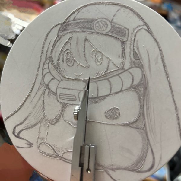筋彫りするにはけがき出せる道具に尽きます。まずは（持ってなければ）製図用コンパスを格安で手に入れて頂きたく（メル◯◯最安）それと筋彫り 切り分けられれば最短 で 筋彫り 出来る様に手が動くようになります。続く🤓（2枚目）