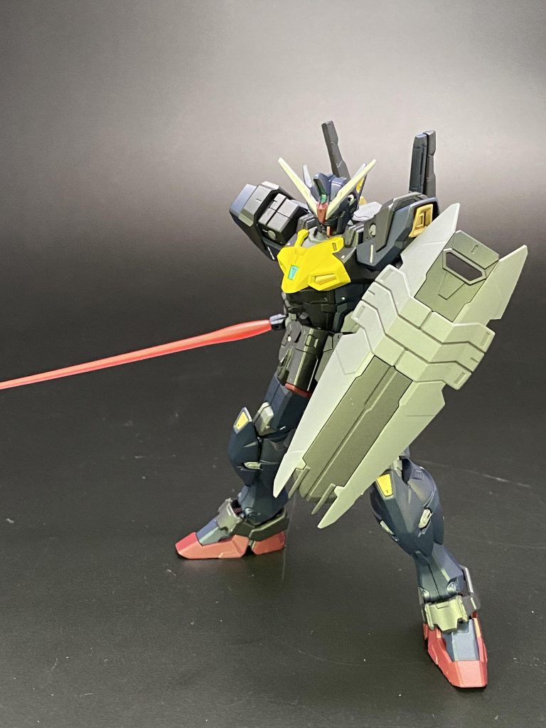 サーベルとシールド純正のハンドパーツはヤボったい感じがしたので、ビルドハンズのSに変更。