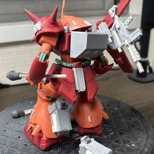 ディティールアップ入ろうかなと思って脹脛の追加ブースター形にしたんですが…よく考えたら全部武装作り終わってなかった…。手持ちのシュツルムファウストがなくなったので、買うと高いしスクラッチしました。あとは…まだまだかかりますね。（2枚目）