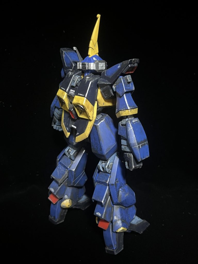 汚しは今回そこそこめです。ガンダムマーカーで汚したかったのですが、黄色がボディに多いのでガンダムマーカーだと定着しやすく汚く見えてしまいます。今回はウェザリングカラーでそこそこしっかり汚しました。