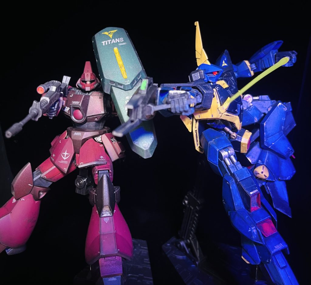 今回特に接点はありませんが赤と青の対になる量産機ということでガルバルと一緒にディスプレイする予定です。