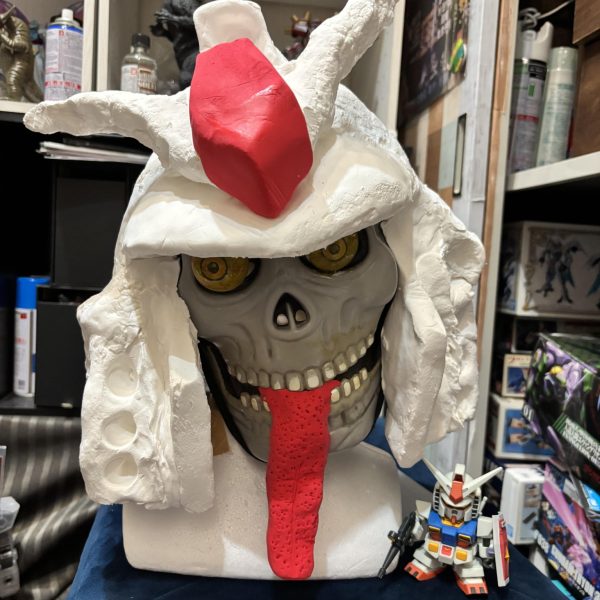 ハロウィン時期という事でダイソーのお面を使って白い悪魔を作ってます。復讐のレクイエムやフラナガン・ブーン戦記のジオン側から見たガンダムのイメージです。（4枚目）