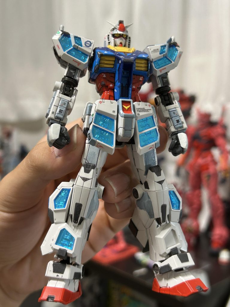 初めはフル装備で制作しており、下半身の塗装面倒だなーと思いながら数ヶ月が経過してました。急遽大阪万博に行くことが決まり、それならと急遽完成までこぎ着けました。