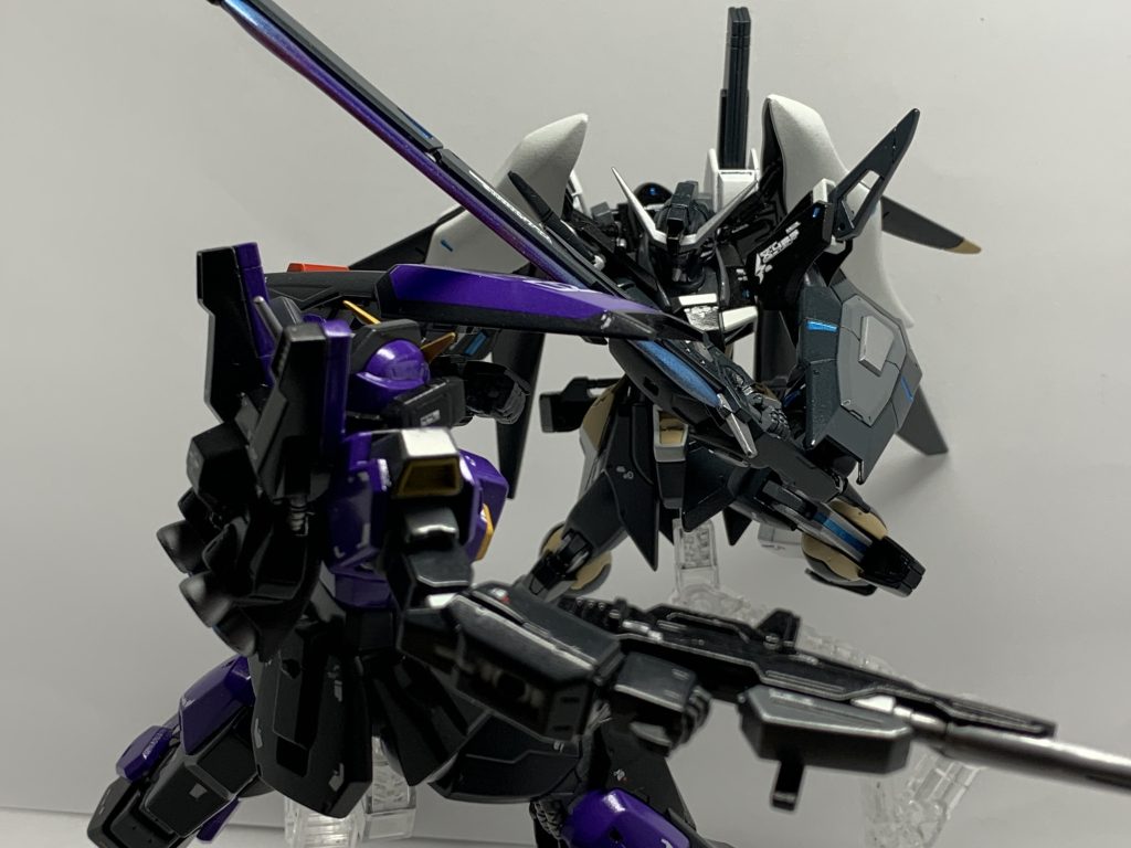 デスティニーガンダム・モノクロームとの対決