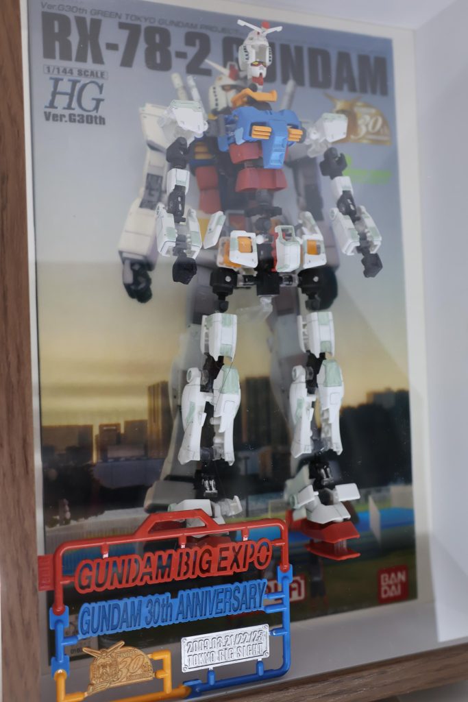 全体+ランナーパネル？関節のみ組んで、あとはポリキャップ含め全てばらしてあります。冊子などでよく見る分解図に見えたらうれしいです。