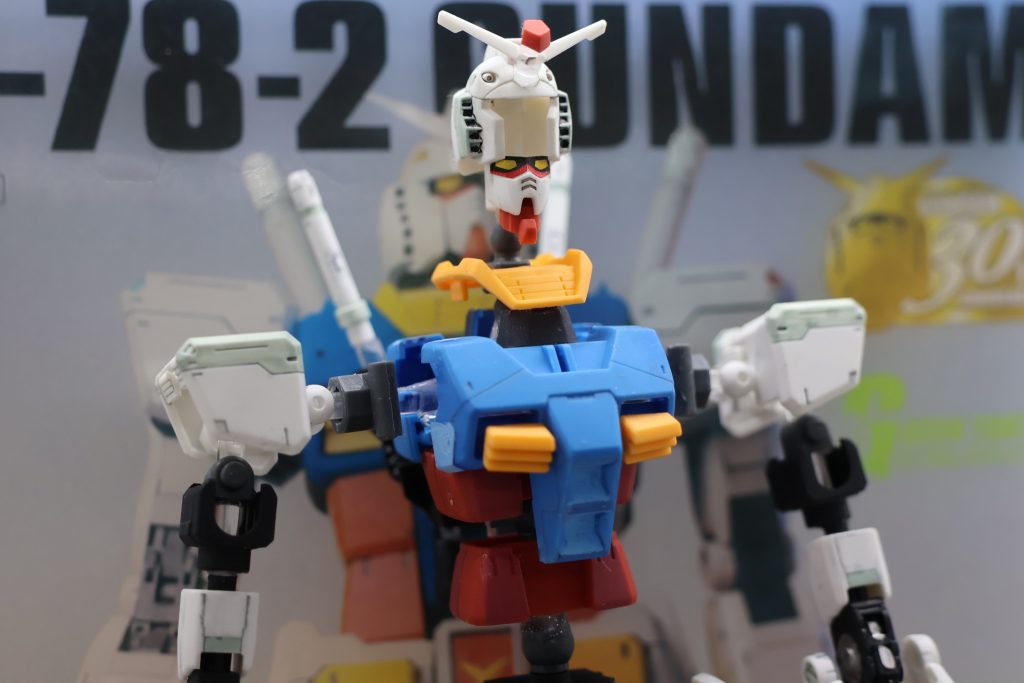 頭部～腹部アップ各パーツはクリアパーツで繋げてあります。