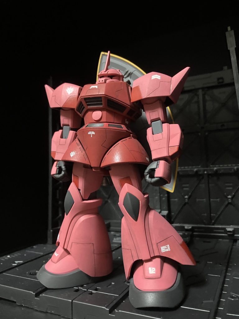 塗装後です。MS-14S Char's Gelgoog           所属組織 ジオン公国軍・突撃機動軍所属部隊 独立第300戦隊 (ニュータイプ部隊)      シャア・アズナブル大佐専用