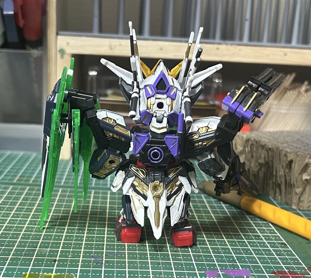 筆塗りも全然初心者なので汚い塗装になってはいるのですがある人が「完璧を目指すな、完成を目指せ」と仰ってたのでとりあえず今出来る事をして完成を目指しております⊂( ᴖ ̫ᴖ )⊃これも筆塗り、ペン塗りの練習だと思って出来るだけかっこよく仕上げたいと思います♪