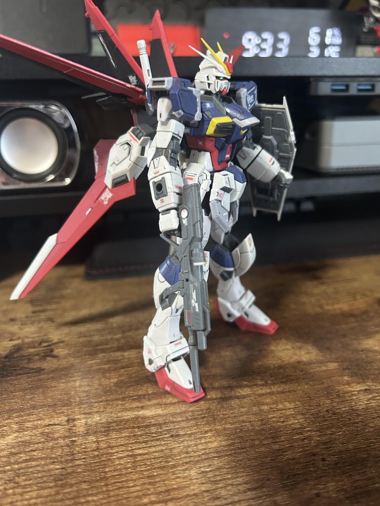 シールは付属のものを。バックパックに手こずりました。シール貼りはまだ苦手です……。