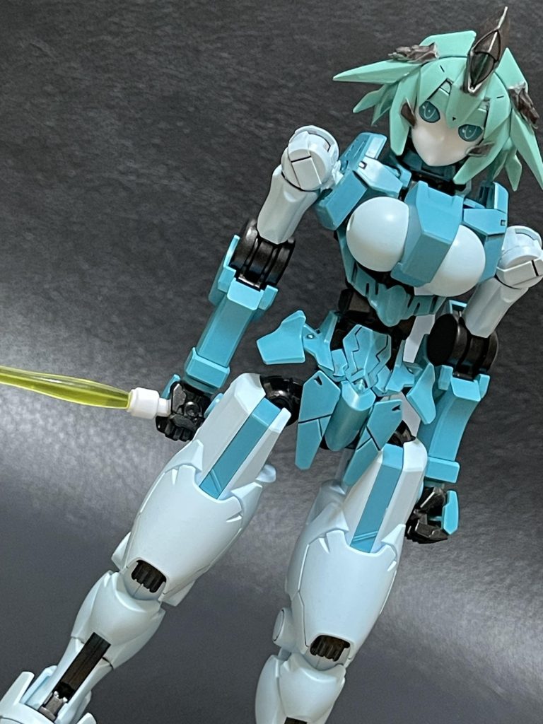 アストレイヤースピカと言う機体をガンダムブレイカーで作成したと言う絵を見た時に手元に保有している機体で作れそうだなと思いミキシングしてみました。ガンダムブレイカーでは以下の機体で作成していたみたいです。頭:リリンカーネーション体:グレイズ腕:マックナイフ足:ガンダムエクシア