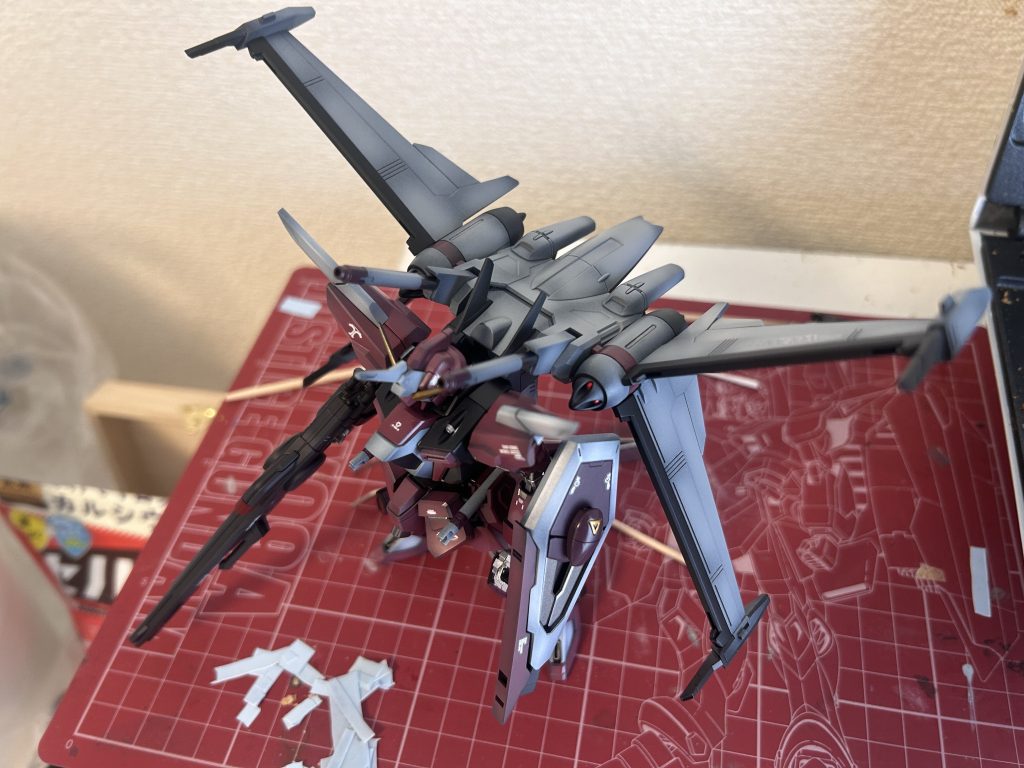 フォランテスもグラデーションで陰影を。ミサイルも赤で追加塗装してみました。デカい4枚のウイングがカッチョいい🪽やはり見れば見るほどXウイン…何もありません