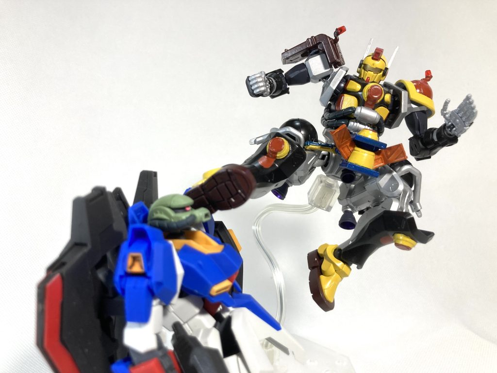 ザクの頭は改造Zザクに使いましたが、頭を交換してヒーローっぽく作れたのでよかったです
