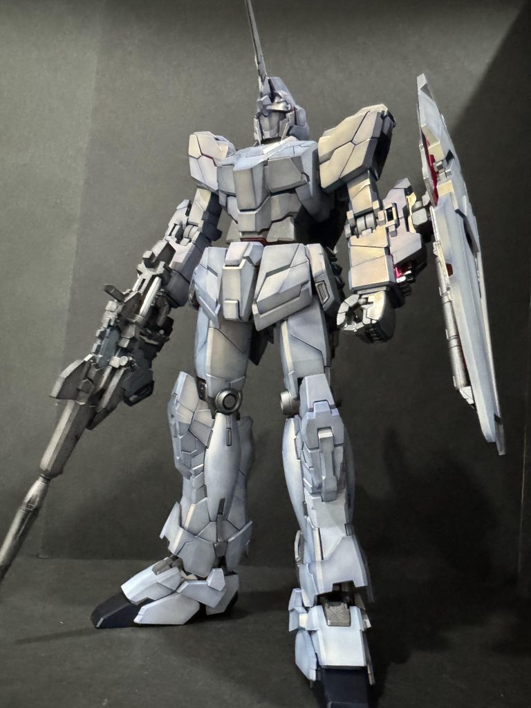 二度と変形させる事はないだろうと思ってデカールを貼る前に撮った一枚。これはこれで好きです。