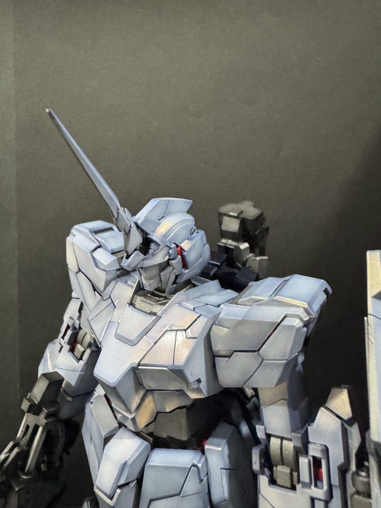 暇さえあればお台場ユニコーンを良く見に行ってましたが、しかしここから変形してフルサイコフレームが露出するとか、ガンダムフェイスが出てくるとか、よくこんなギミックを思い付きますね。メカニックデザインもさる事ながらそれを再現するバンダイも末恐ろしい