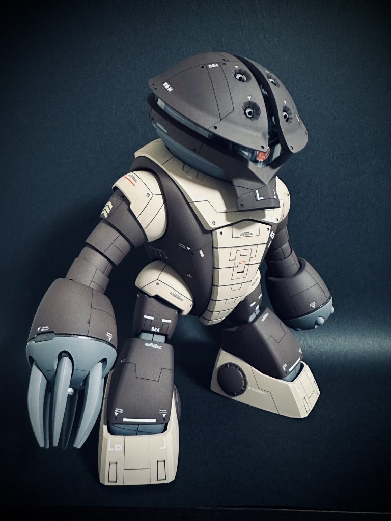 腕縮めたらきっと塗装が剥げるんでずっと伸ばしたままです（涙）