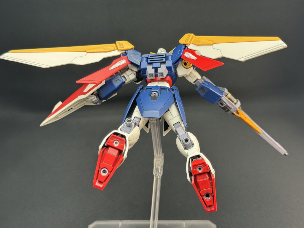 バックショット…バーニア部分はシルバーのマーカーでお手軽仕上げ蛍光クリアを塗ってなかったので、UVライトを当てても光らなかった…