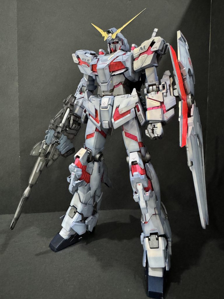 今回は至ってシンプルに作成しております。が、デストロイモードというちょっと怖い名の通り、悪い顔にするためツインアイもサイコフレームと同じく赤い目にしております。