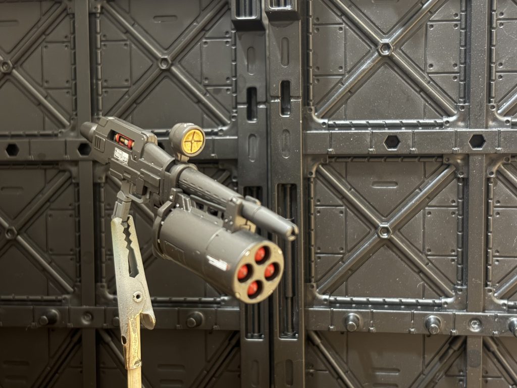 スーパーナパーム付きビームライフル。ビームライフルは見える部分をそれっぽく筆塗り。