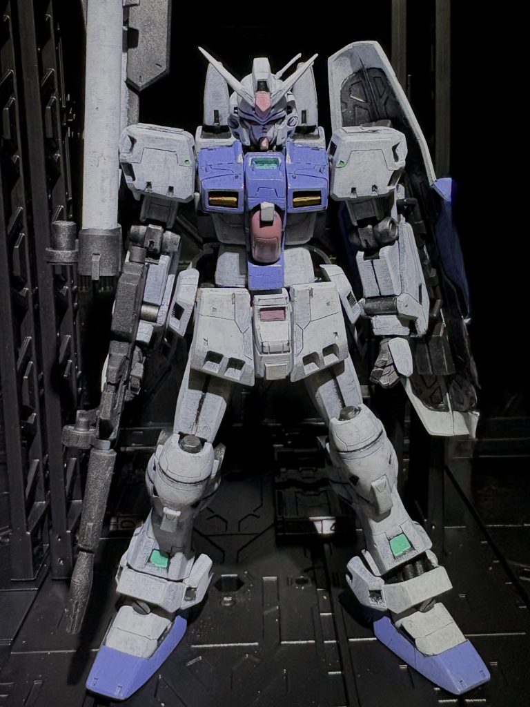 RGのRX78ガンダム2.0を参考に顔やプロポーションを変更、筋彫りを追加してます。