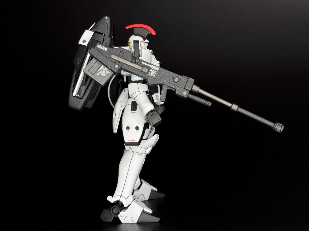 トールギスの強力な武装、ドーバーガン。銃身を伸縮出来るように改造しています。ちょっと長すぎてポーズが決まりづらかったのと、いずれ来るトールギスⅡの制作に向けて「閣下のエレガントポーズ」を無理なく決めるための布石です。