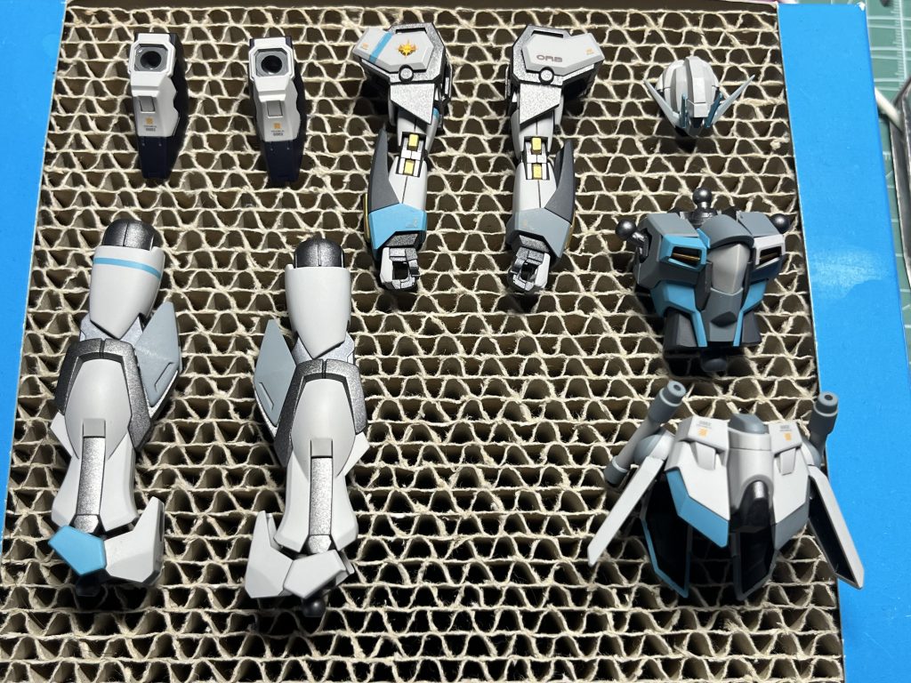 組み立て前のワクワクタイム(gundam-kao6)