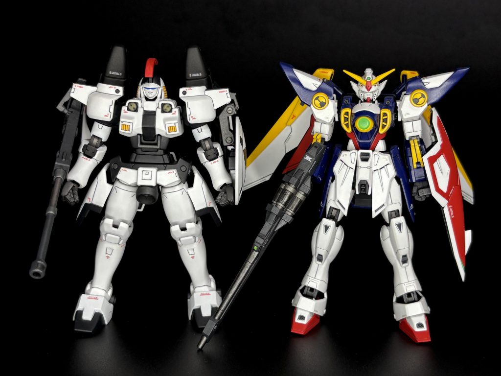ライバル機のウイングガンダムと。何故だろう?ヘビーアームズの方が並べてしっくり来る気がする…