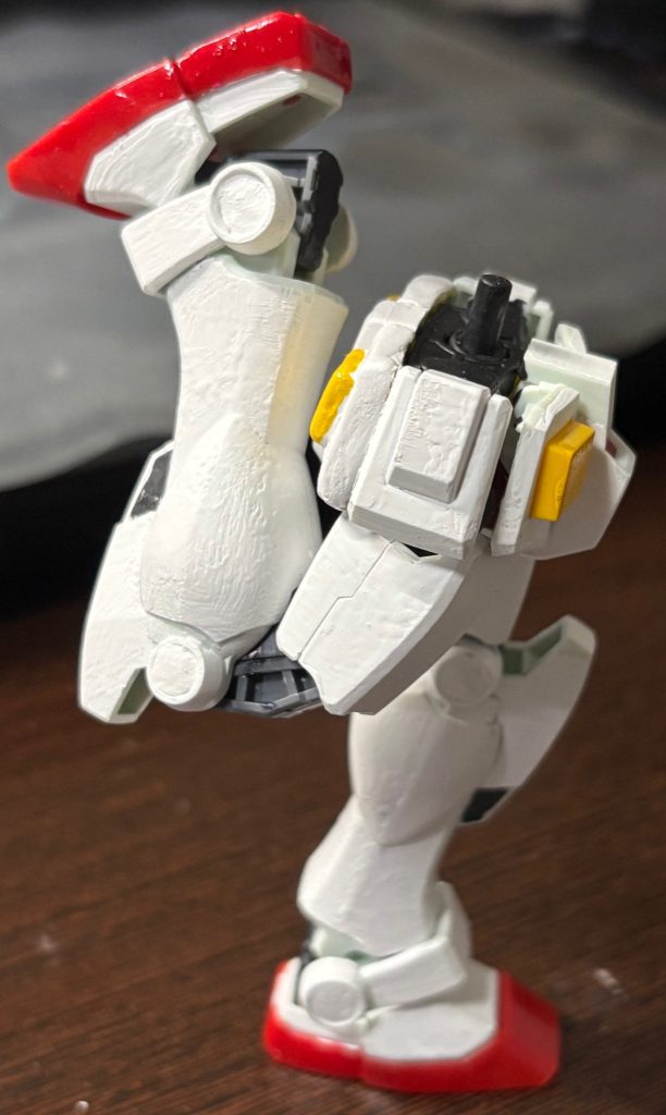 これによって片足で容易に立たせやすくなった。