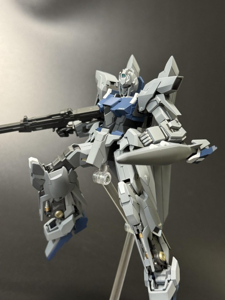 機体カラーを除けば主人公機も務まりそうなくらいイケメン。