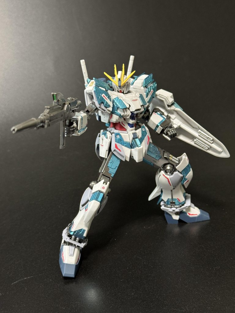 積みプラは通常のナラティブc装備だったのでサイコフレームも覚醒状態にしようと思い塗装してみたものの…