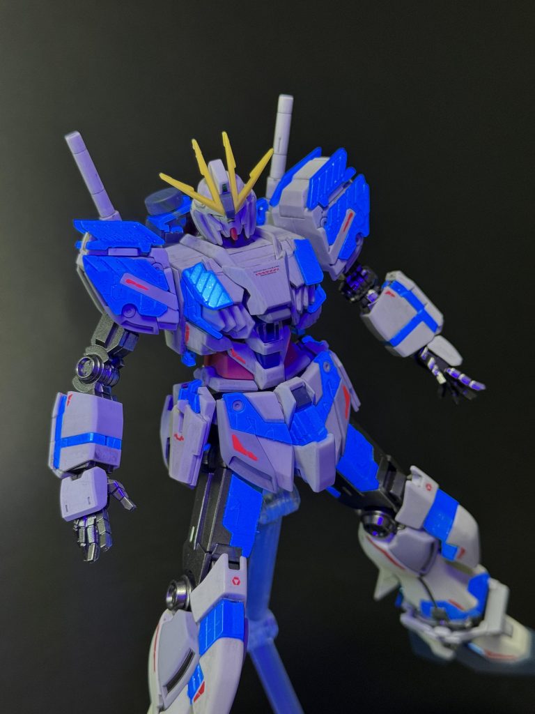 UVライトでブルーに光るので一応、覚醒ナラティブの雰囲気は出せてるかな笑