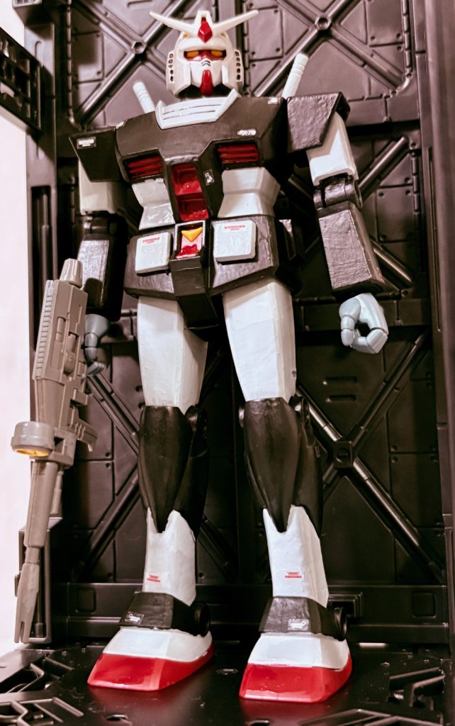 ラストはプロトタイプガンダムのパケ絵風。ハンガーがあるだけで撮影がスゴイ楽になった。この調子でギャンも作るぜ！！