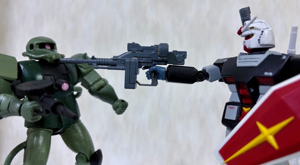 旧キットのザクと。