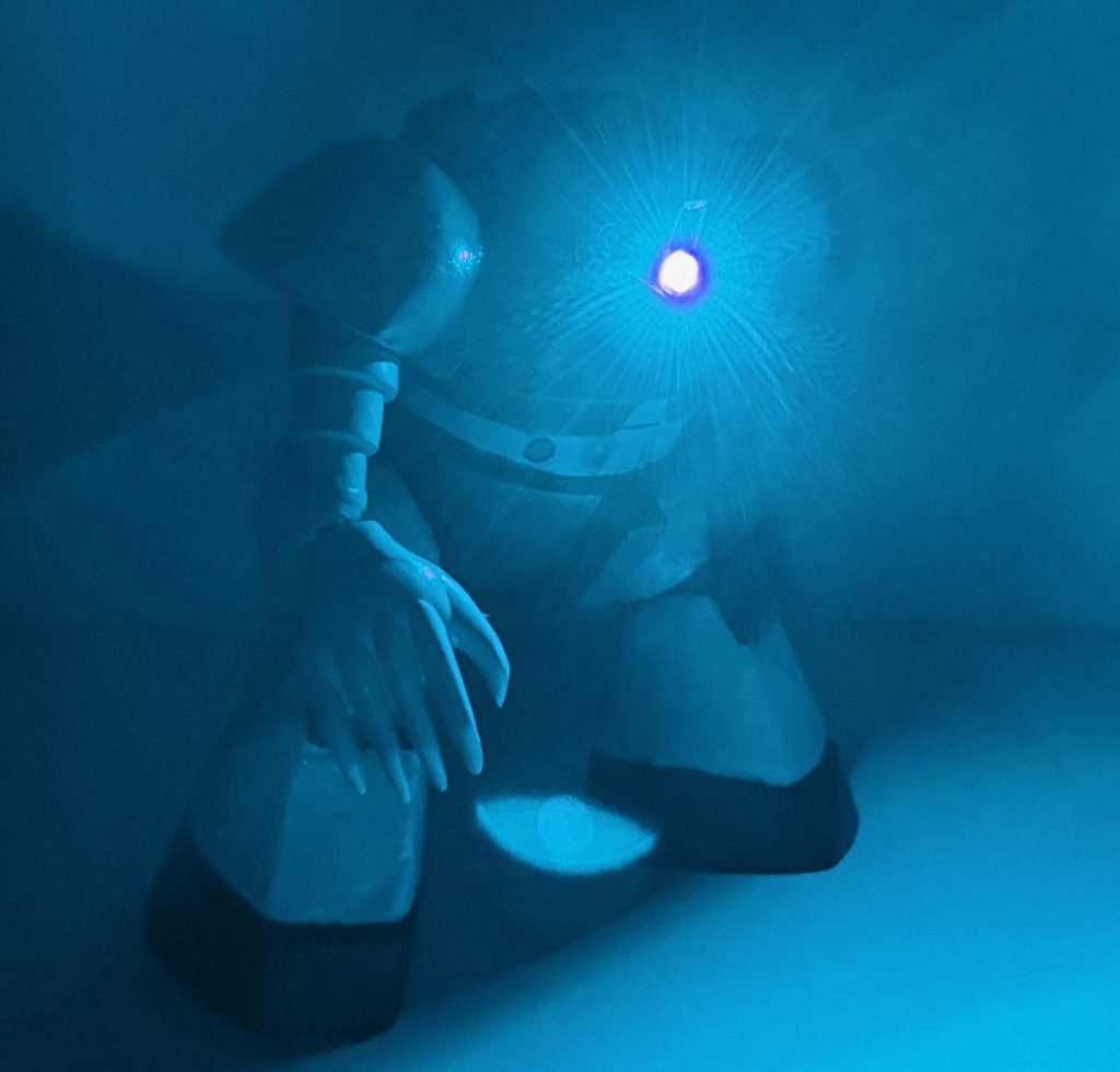 LEDライトを「青」にすると水中で活動しているように見えるぞ(gundam-kao7)