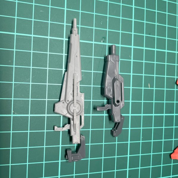 久しぶりにオリジナルガンプラ作りたくなったので、アイズガンダムとアストレアを融合させたようなものを作っていきます。とりあえず試作品を出力してみました。GNバインダーも仮出力してサイズ感を整えたい。（2枚目）