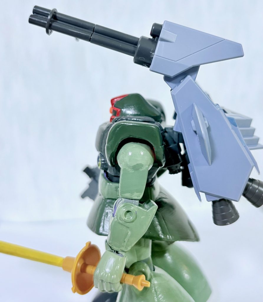サイドビュー。バルカン砲(ガトリング砲?)を装備しているので、ドム・バルカンでもイケるね(zaku-kao6)