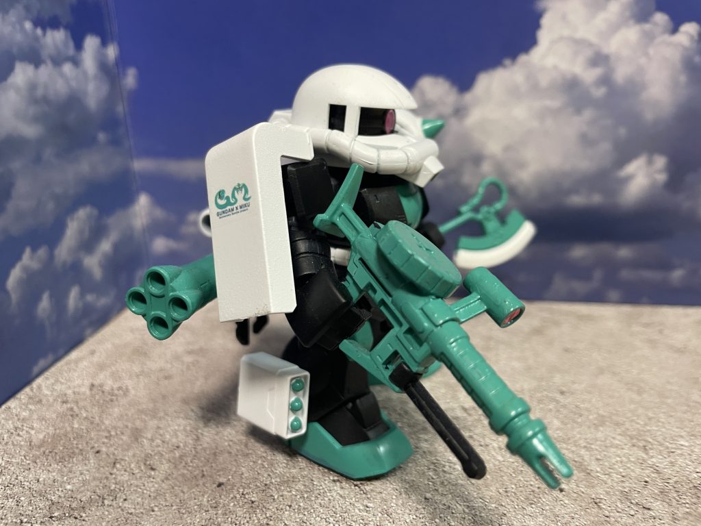 こちらもデカール！そしてこちらも完成してから向きの違いに気がつき凹む…