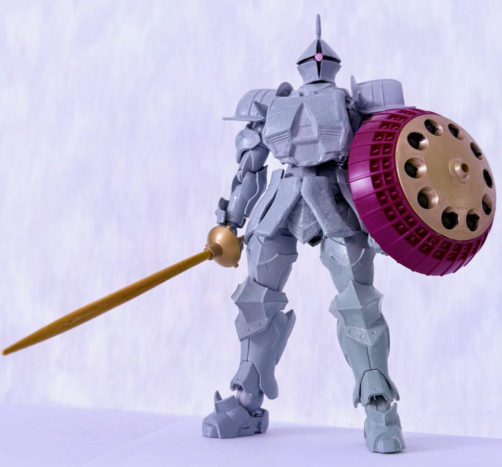 武器はヴァリュアブルポッドから流用。30MFシリーズのハンドパーツにも無改造で装備できた。旧キットの部分は頭部と胴体、バーニアのみである。