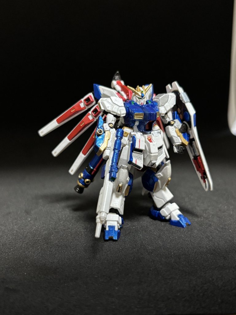 未だ福岡νガンダムの重力に魂を縛られて…アーティファクトHi-νガンダムもこんなんしちゃいました最近マイブームのメタリック塗料使ってます白を白く塗るってめちゃ難しいですね
