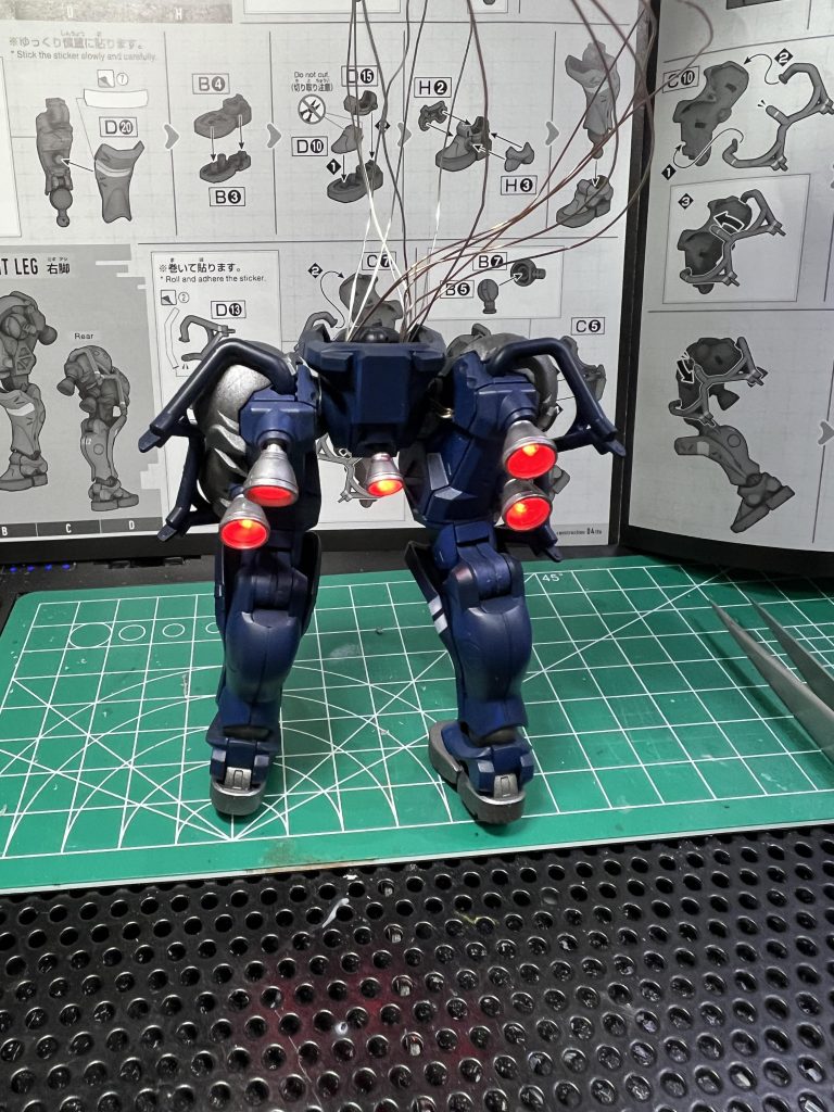 配線は下から出せばよかった。