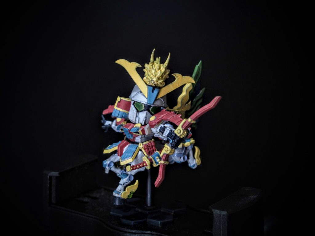 ウイングガンダムを作るときは「細かな塗分けなんて無理～」と思って、ざっくり仕上げたのですが、今回は少し頑張ってみようと思いました。