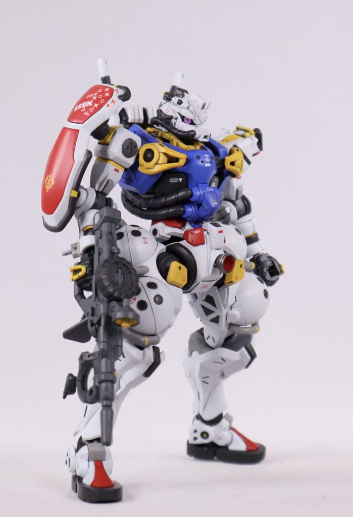 全力でふざけたつもりでしたが元キットのデザインのせいかそこはかとなくかっこいい感じになりました。〇〇専用カラーみたいな統一された配色にしたらよかったかもですね。もちろん赤以外の。ホントはガンダムマスク付けたかったんですが3パターンほど試作してどうしてもカッコ悪かったのでやめました。本家にせガンダムとは元デザインの違いから合わないとこもあるもんだと納得しました。武装類↓