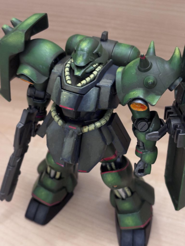 元キットです。リアルタイプザクのイメージでファレホ筆塗りです。デジラマなので一体のMSポーズ変えで部隊が作成できるの大きなメリットですね。
