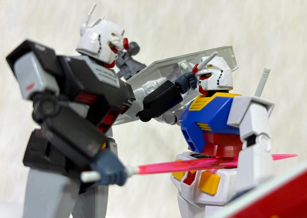 リ〇ルケ〇ン！！（違）シャアは01ガンダムのパイロットから放たれるプレッシャーに押され、なすすべもなくもコクピットをビームサーベルで一刀両断された。