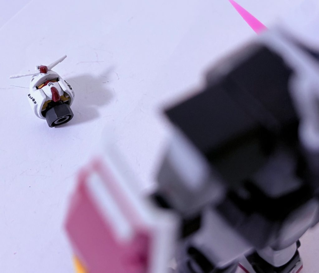 そしてお約束の生首ガンダム。