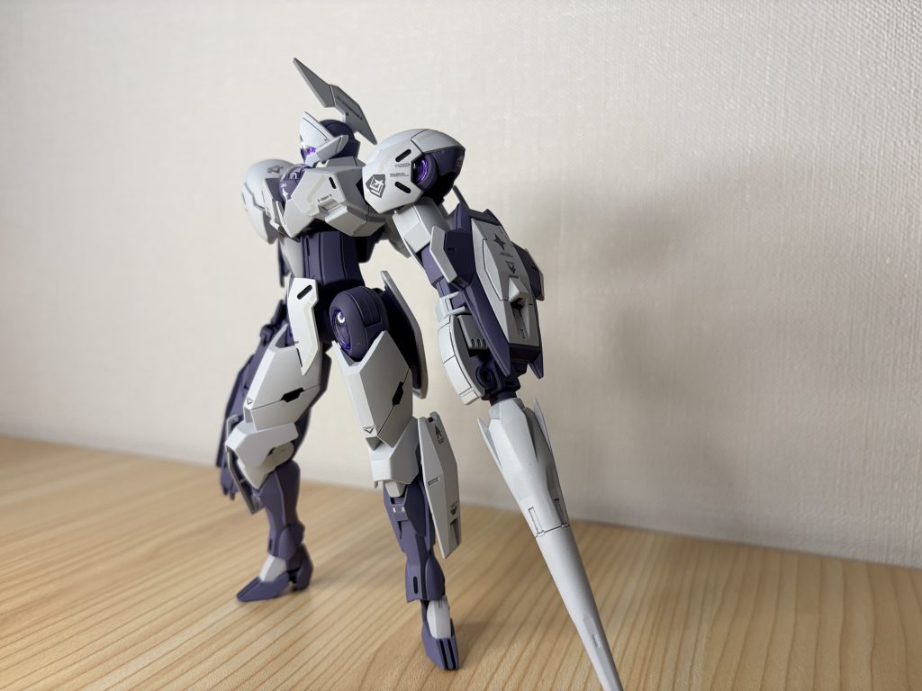 見た目相当、騎士っぽいのに飛び道具だったり、戦い方がそうじゃない感じがミカエリスっぽい。