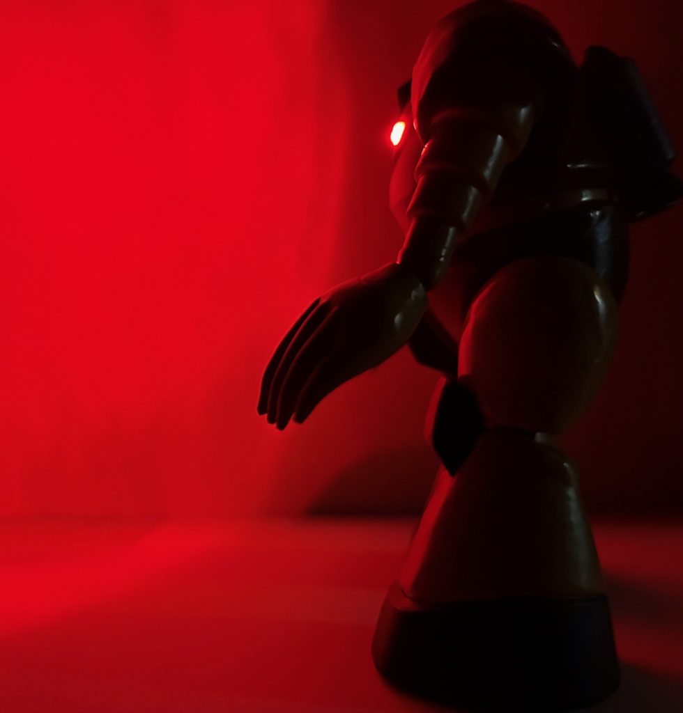 見ての通りLEDなので非常に明るく、かつ赤いので禍々しく見えるのだ(zaku-kao10)